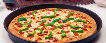 Pan pizza with peppers