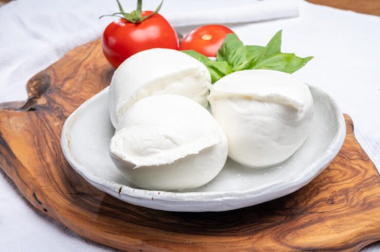 Swiss Vs Mozzarella Cheese: A Comparison Of Taste And Texture - Pizzaware