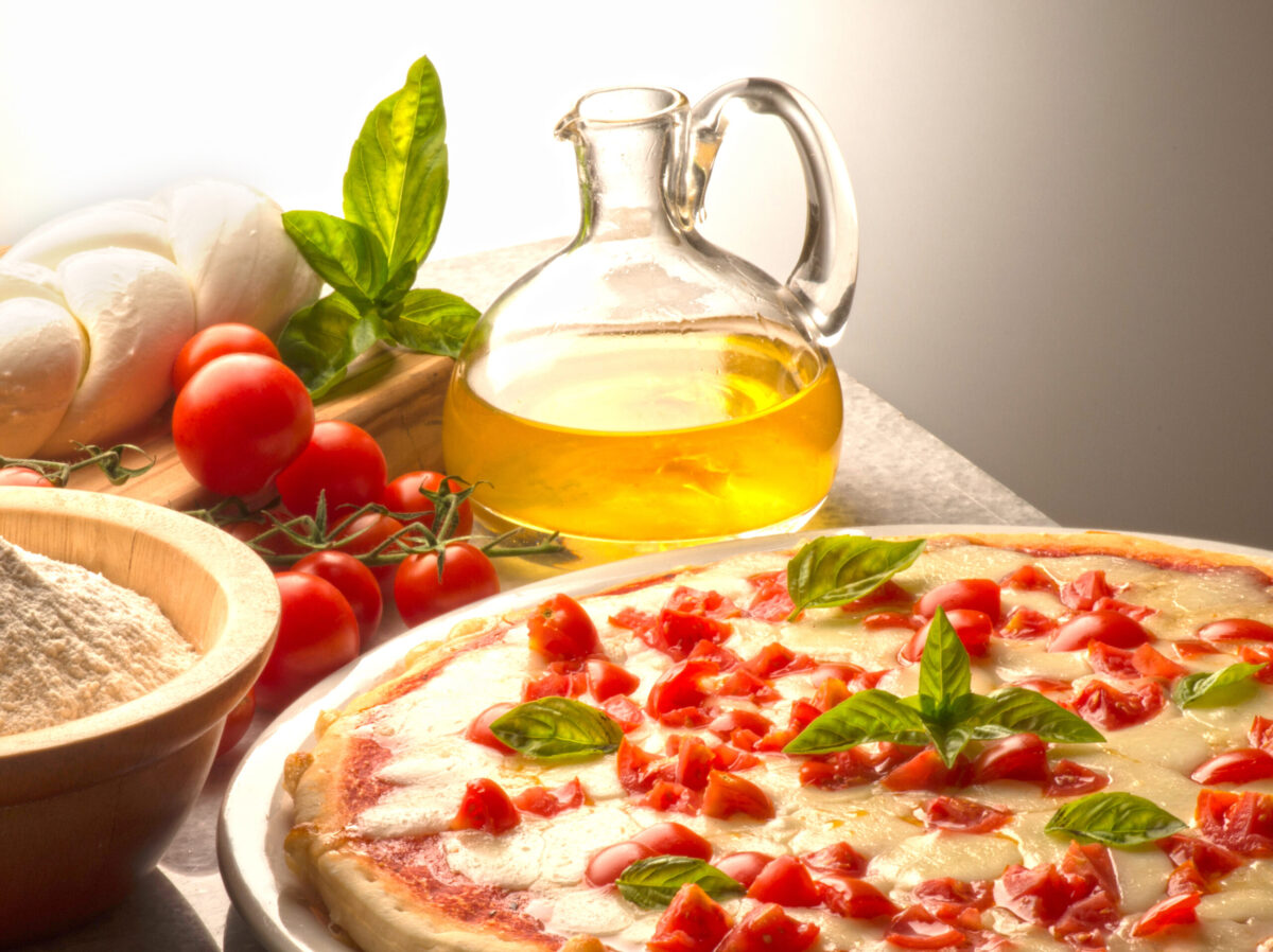 olive-oil-on-pizza-a-delicious-and-healthy-addition-pizzaware